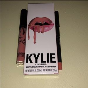 Kylie cosmetics lip kit in Apricot